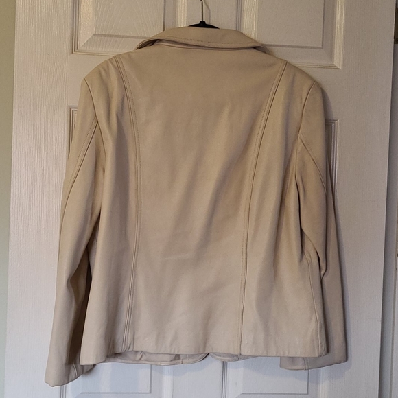 Danier genuine leather blazer - Picture 2 of 2
